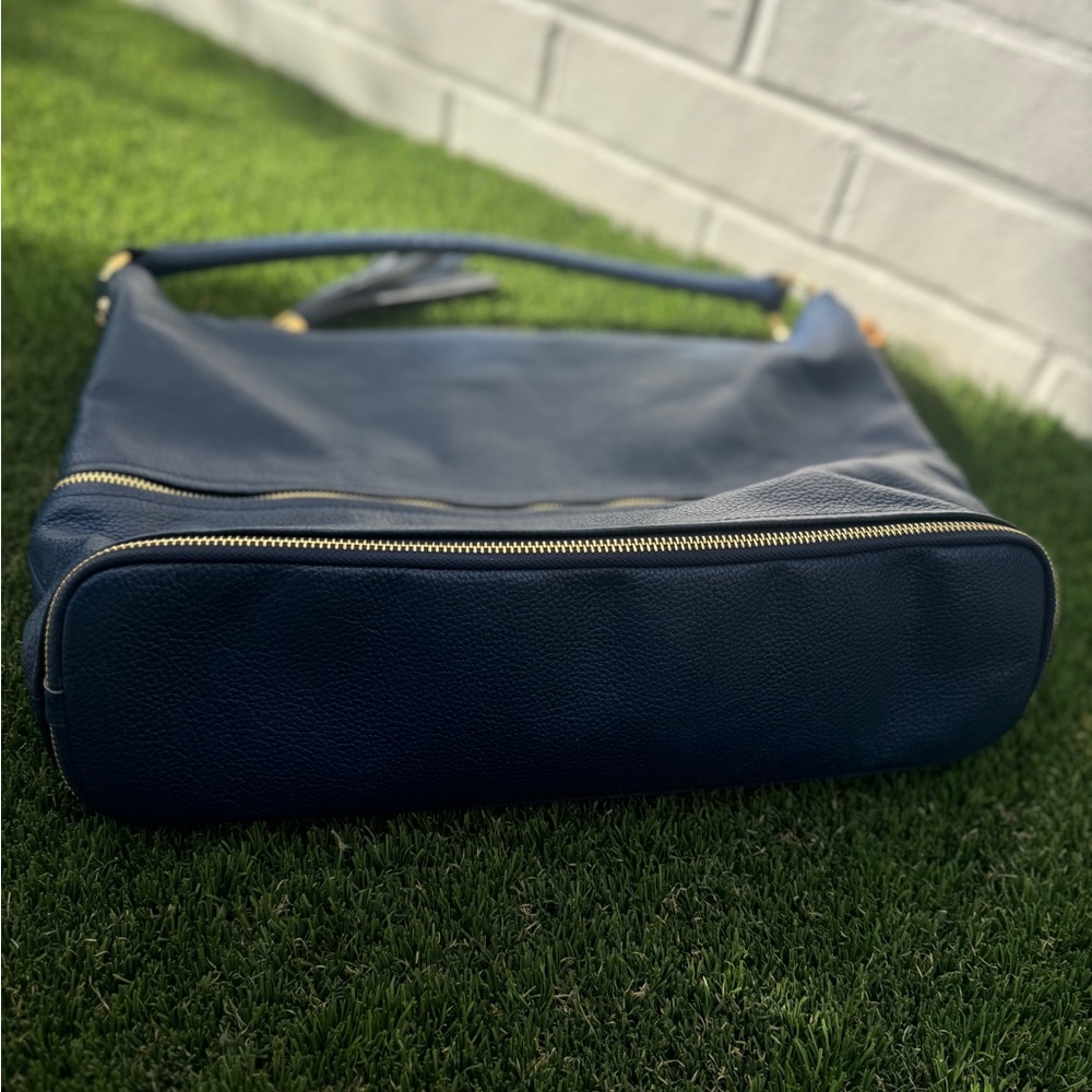 Onna Ehrlich Dark Navy Leather Shoulder Bag - Picture 15 of 16